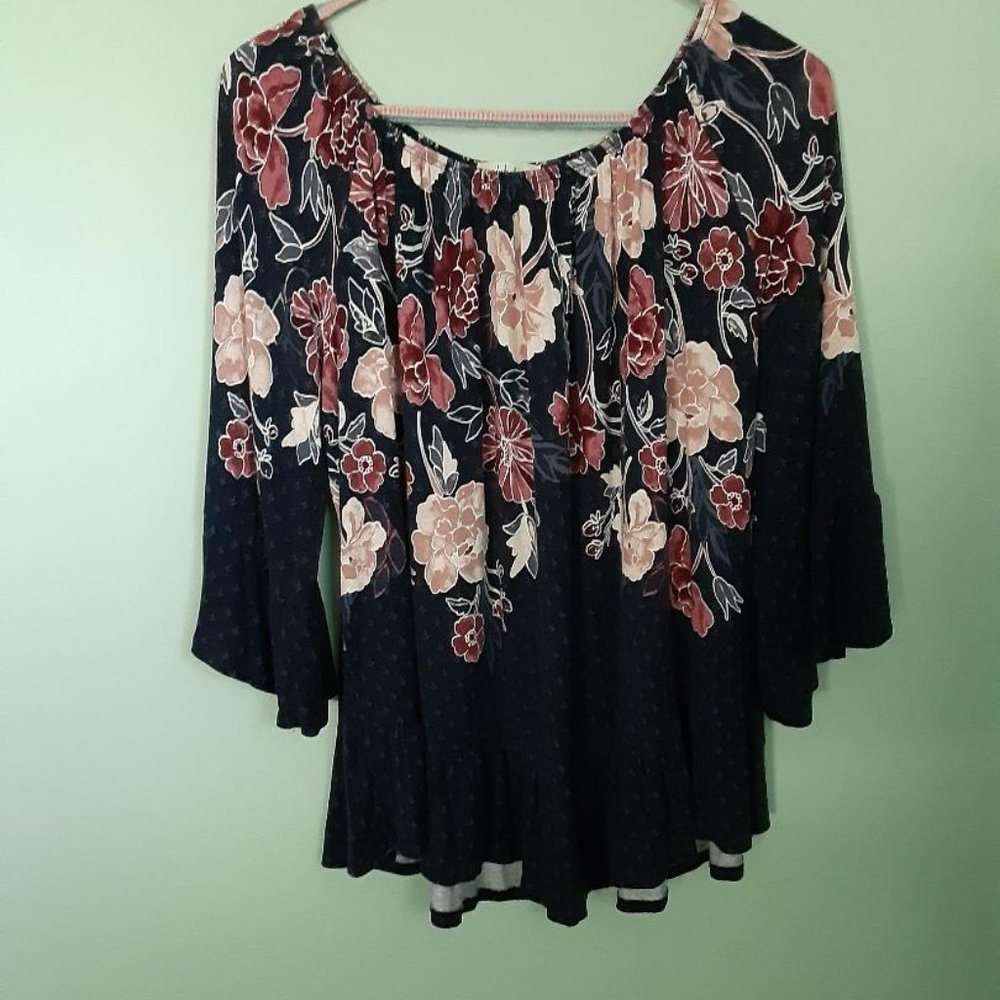 Cute, feminine peasant-style top